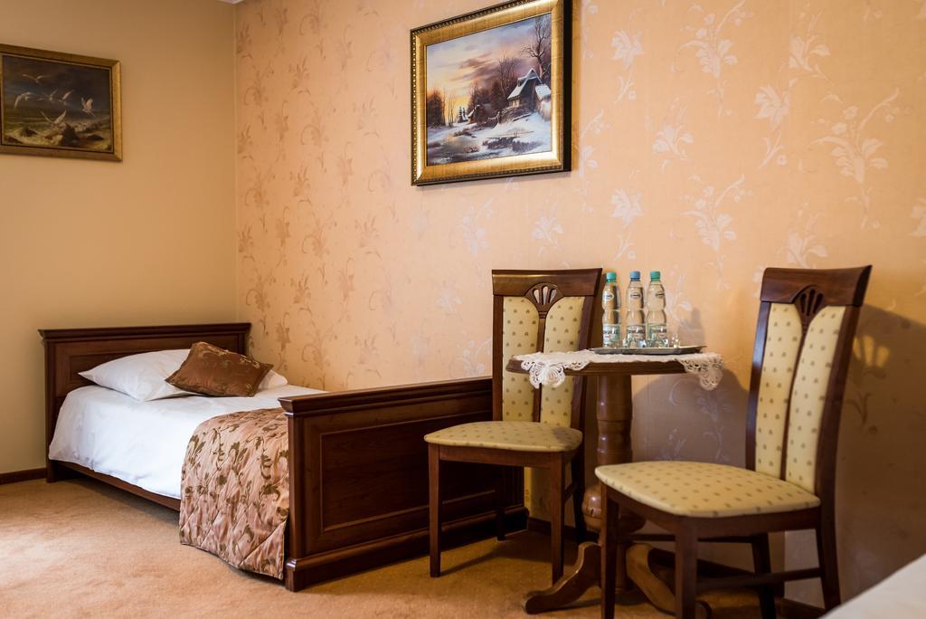 Hotel Palac Akropol Lublin Zimmer foto